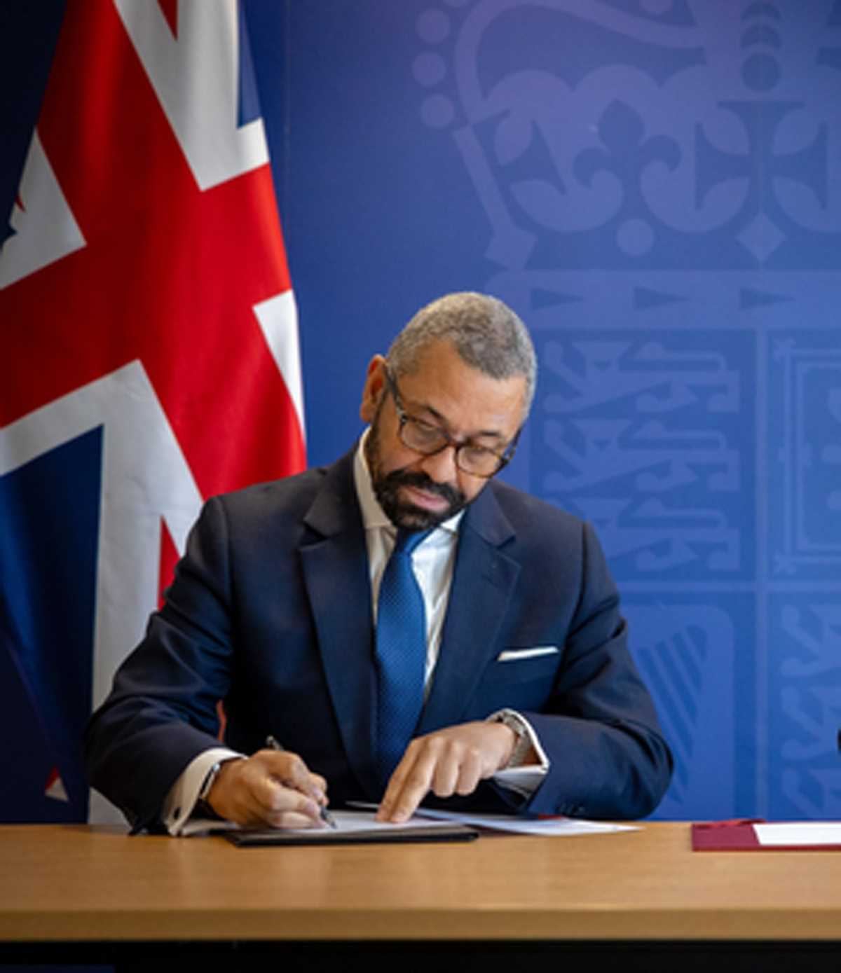 ब्रिटेन में विदेशी छात्रों के आश्रितों के वीजा पर प्रतिबंध लागू